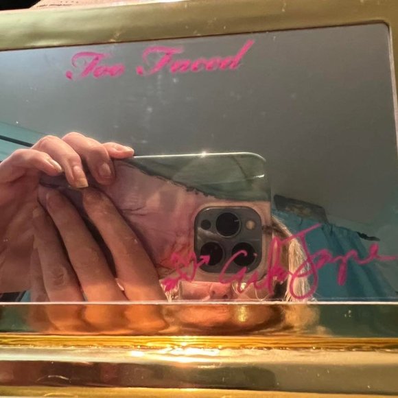 Too Faced Pretty Mess Eye Shadow - Picture 3 of 6